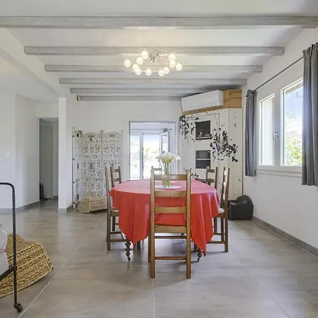 Wonderful House With Pool And Jacuzzi - - Welkeys *