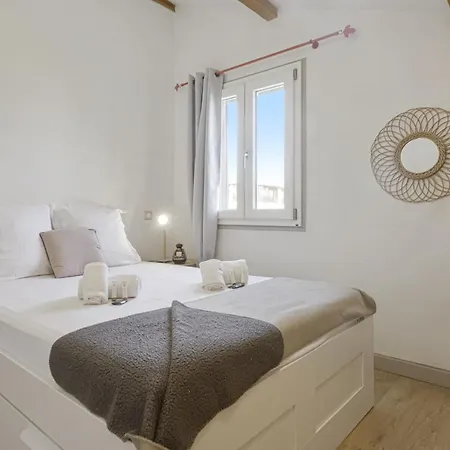 Wonderful House With Pool And Jacuzzi - - Welkeys Vakantiehuis
