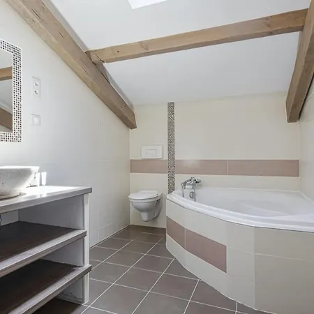 Wonderful House With Pool And Jacuzzi - - Welkeys Vakantiehuis